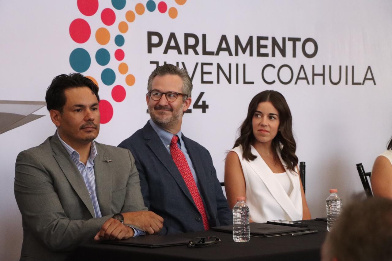 Firma del Convenio del Parlamento Juvenil 2024